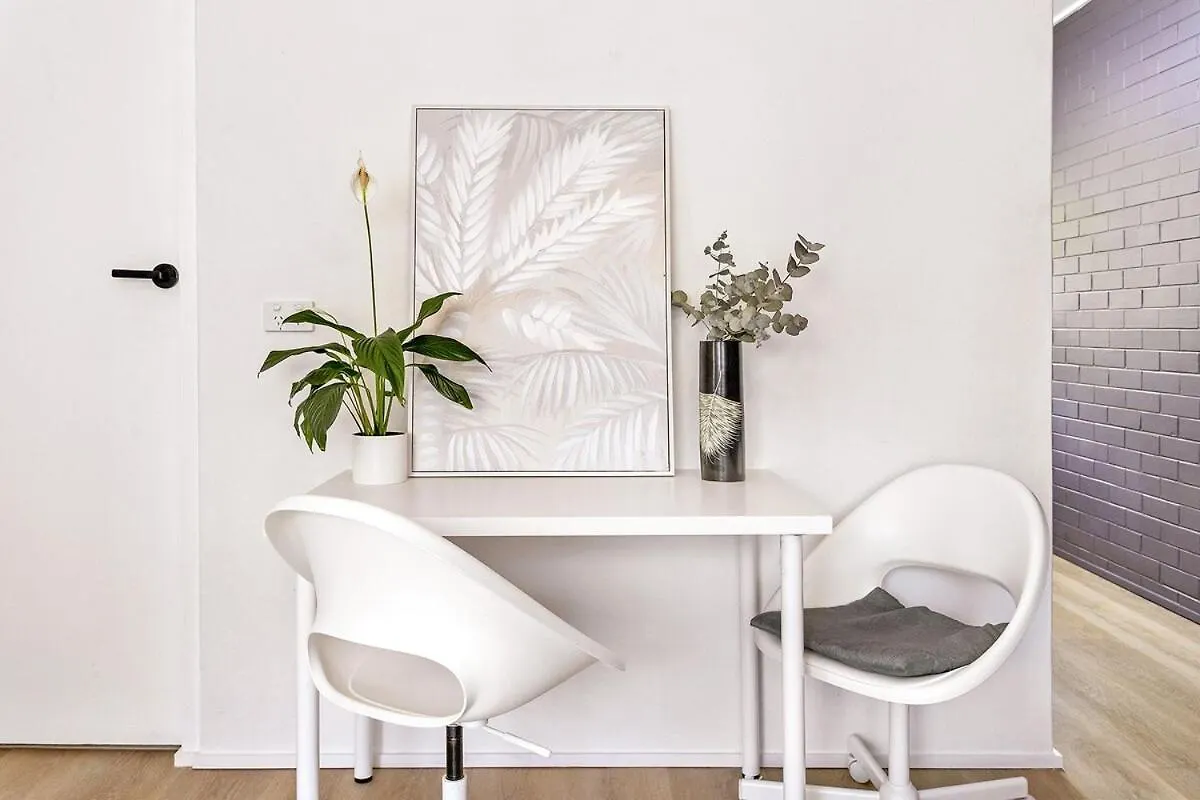 Charming 2-Bed Near River & City Brisbane Australia